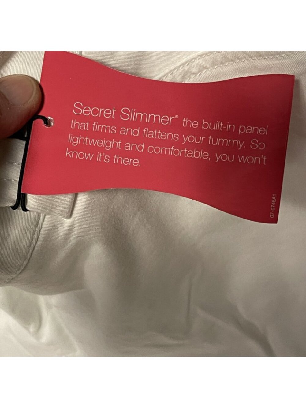 White Shorts Women’s 18 Lane Bryant Secret Slimmer 5 Pocket NWT - Picture 4 of 12